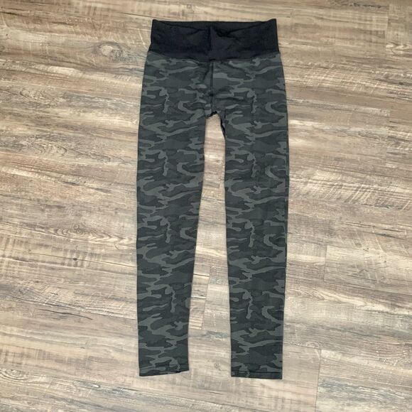 Soulcycle Black Gray Camo Print Leggings Size M - Picture 1 of 6